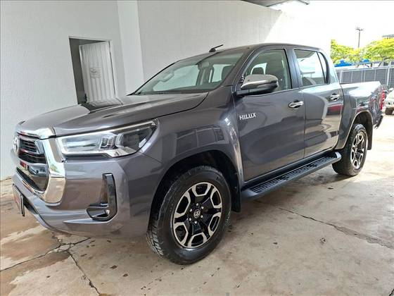 TOYOTA HILUX 2.8 D-4D TURBO DIESEL CD SRV 4X4 AUTOMÁTICO